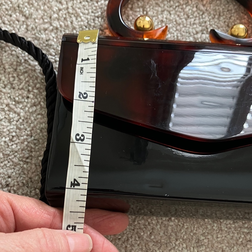 Chic Black and Tortoiseshell Clutch - Picture 9 of 10